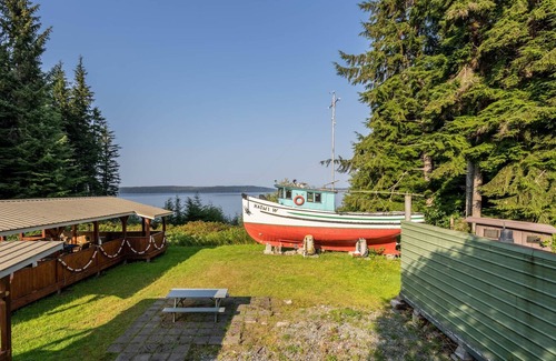 Alert Bay Cabin | {Cabin 4} Single Standard Cabin