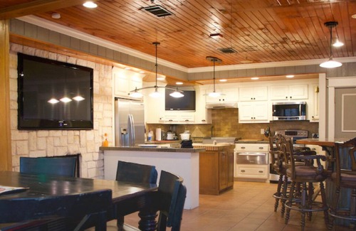 Denison Cabin | Cabin 601 at Grandpappy Point Resort & Marina