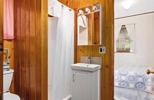 Pine River Apartment | Cabin 7 at Heath's Resort