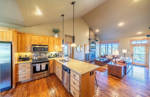 Powell Butte Cabin | Cabin 75 Brasada Ranch+ Hot Tub and Golf