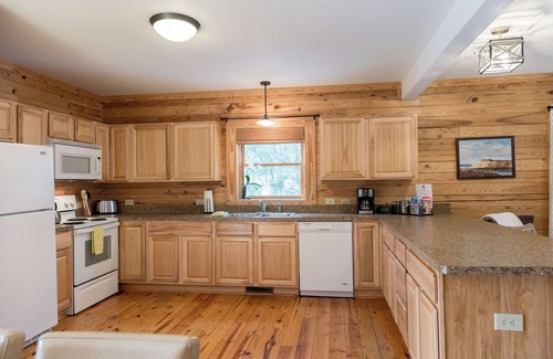 Lexington House | Cabin 82 - The Marshall - 6 bedrooms, sleeps 12, minutes from downtown Lexington