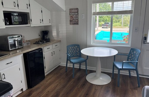Arcadia Cabin | Cabin 9/Pleasant Valley Resort/Hot Tub/Sauna/BBQ