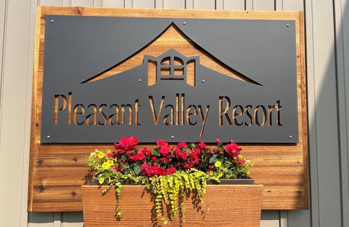 Arcadia Cabin | Cabin 9/Pleasant Valley Resort/Hot Tub/Sauna/BBQ