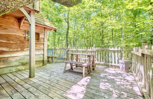 Monsac Cabin | Cabin 'Amicie' with Private Terrace, Shared Garden and Balcony