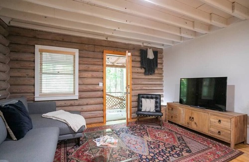 Kingston Springs Cabin | Cabin and Creek - Secluded Oasis - 3BD