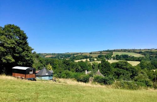 Looe Ski Chalet | Cabin and shepherds hut in Rural Cornwall for 2-6