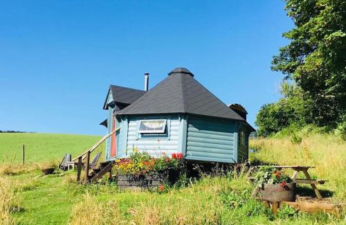 Looe Ski Chalet | Cabin and shepherds hut in Rural Cornwall for 2-6