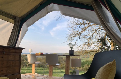 Lissac-et-Mouret Cabin | Cabin and tent set for outdoor family living