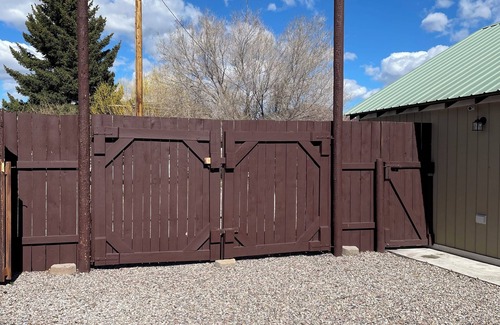 Lima Apartment | Cabin apt. Charming 1 bedroom, 1 bathroom apartment in Lima, MT with WiFi.