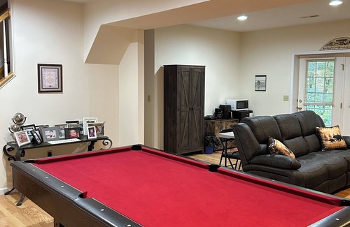 Berkeley Springs Apartment | Cabin bungalow apartment in the basement