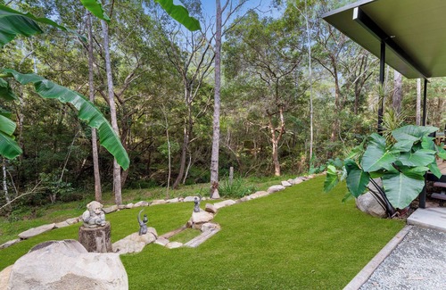 North Aramara Cabin | Cabin By The Creek/Hidden Oasis