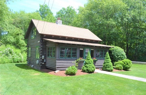 Bonnet Shores House | Cabin by the Sea - Newly Renovated Log Cabin Near the Beach - Private Location