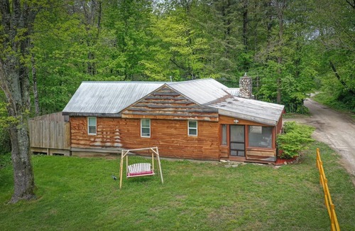 North Conway House | Cabin Fever Getaway With Brand New 2022 Nordic Jacuzzi Spa Hot Tub