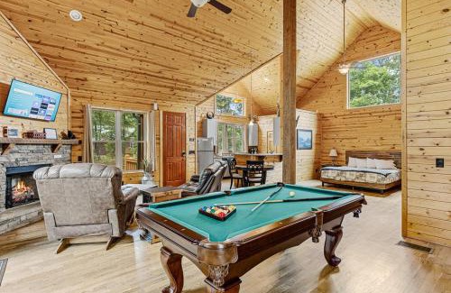 Cleveland House | Cabin For Two Near Helen w Spa Amenities