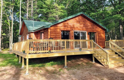 Ingalls Cabin | Cabin getaway on the Menominee River