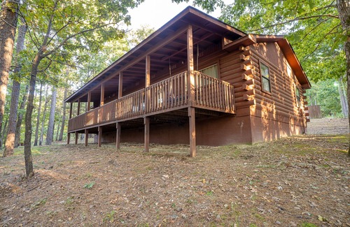 Royal Cabin | Cabin H at Safe Harbor Brady Mountain on Lake Ouachita!