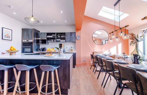 Rhos on Sea House | CABIN HILL, pet friendly, character holiday cottage in Rhos-On-Sea