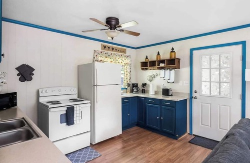 Bergton Ski Chalet | Cabin: Hot Tub, Firepit, Grill, Wifi, Dog-Friendly