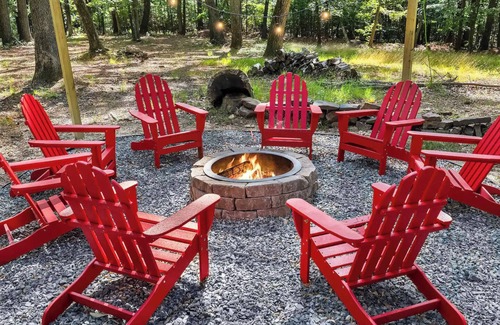 Bergton Ski Chalet | Cabin: Hot Tub, Firepit, Grill, Wifi, Dog-Friendly