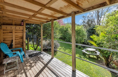 Kensington House | Cabin in Bush Setting, Central Whangārei + Netflix