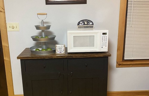 Tullahoma House | Cabin in Country close to Lake w Hot Tub.