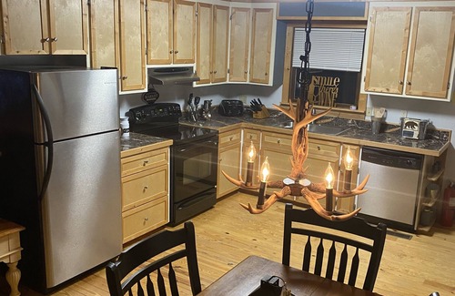 Tullahoma House | Cabin in Country close to Lake w Hot Tub.