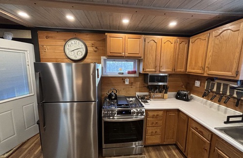Laurelville Cabin | Cabin in Hocking Hills with Hot Tub, Fire Pit and Covered Back Deck.