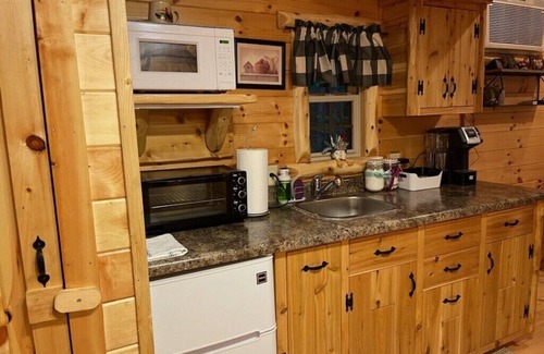 Laurelville Cabin | cabin in Hocking Hills Wifi, Walking Trail , close to Oldman cave attraction.