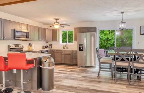 Tobyhanna House | Cabin in the middle of 42 attractions in the Poconos!