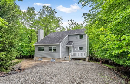 Tobyhanna House | Cabin in the middle of 42 attractions in the Poconos!
