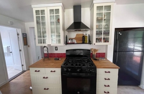 Paso Robles House | Cabin in the Oaks, Paso Robles. Private hot tub! We sleep 4! AC Works!