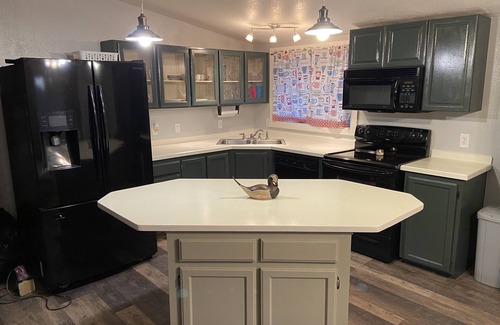 Cascade House | Cabin in the Pines - 3 Minutes to the beach, docks or golf!