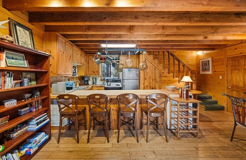 Fern Valley Cabin | Cabin in the Woods "Sky Rock Lodge" with Hot Tub, walk to town with a/c units