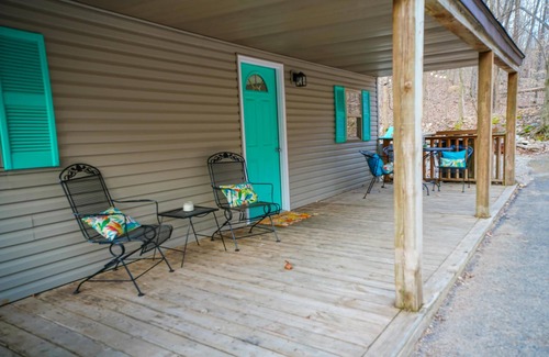 Eddyville Cottage | Cabin In The Woods (Sleeps 1-6) - Secluded cabin: 1BR (2Q), 1BA (shower), LR, kitchen, patio, fire pit.