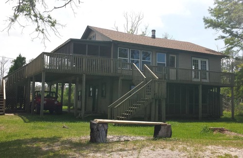 Manns Harbor Cabin | Cabin in the woods on the water hidden away at the beach