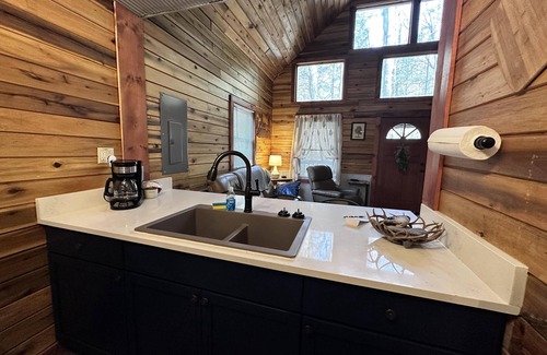 Rogers Cabin | Cabin in the woods with a hot tub and wi-fi