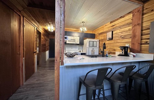 Rogers Cabin | Cabin in the woods with a hot tub and wi-fi