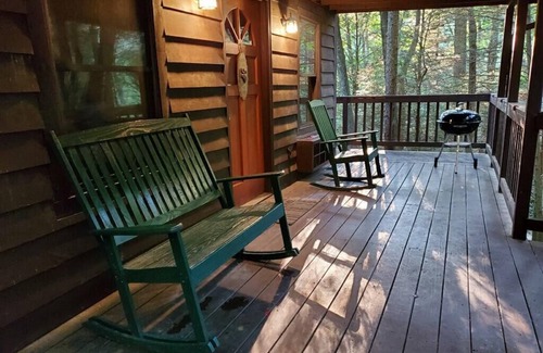 Rogers Cabin | Cabin in the woods with a hot tub and wi-fi