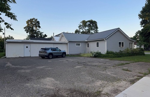 Cheboygan House | Cabin-like feel in the City, Steps from the trail and Downtown Cheboygan