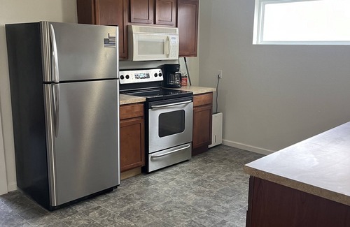 Lake Ozark House | Cabin location in the middle of town! 3 bed/1 bath