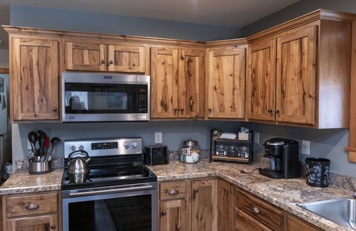 Huntingdon House | Cabin Luxary Near Raystown Lake in Peaceful Wooded Area