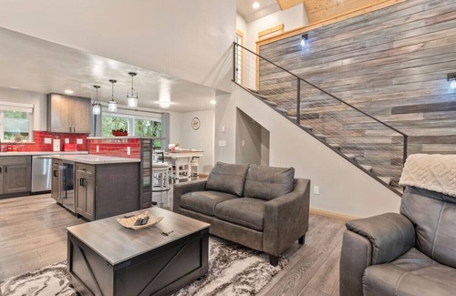 Paradise Estates Cabin | Cabin near Mt Rainier w/Jetted Tub, Hot Tub, EV!