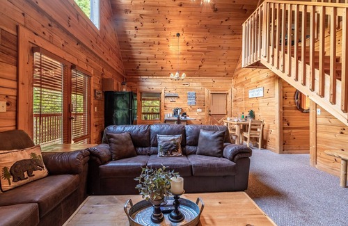 Sevierville Cabin | Cabin next to Douglas Lake with Hot Tub and Multicade