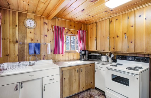 Estes Park Cabin | Cabin on 7 acres with glorious mountain views & wood fireplace