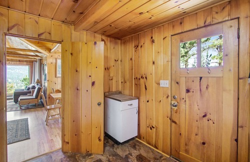 Estes Park Cabin | Cabin on 7 acres with glorious mountain views & wood fireplace