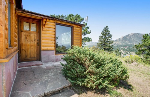 Estes Park Cabin | Cabin on 7 acres with glorious mountain views & wood fireplace