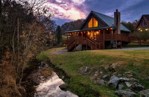 Sevierville Cabin | Cabin On A Creek! 2mi To Dolly, Pickleball & More!