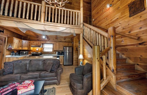 Sevierville Cabin | Cabin on a river/Prime Location/Hot-tub/Pet-friendly/Easy flat access & roads!