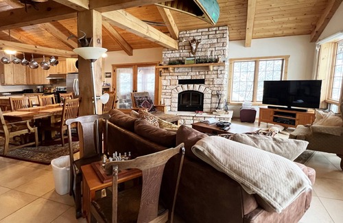 Ely Cabin | Cabin on Burntside Lake! Great for Families, Ice Fishing, Snowmobilers