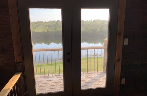 Junction City Cabin | Cabin on Four-Acre Pond